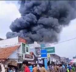 Kebakaran Pasar Cirebon Picu Kerugian Besar, Ratusan Lapak Ludes Terbakar